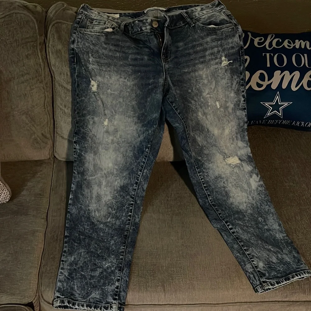 Jeans - Picture 1 of 3
